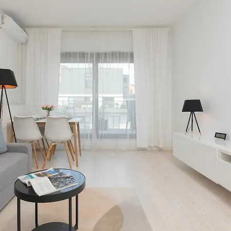 Sarmacka With Balcony Wilanow By Renters Appartement *