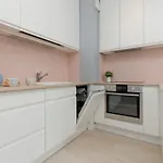Sarmacka With Balcony Wilanow By Renters 아파트