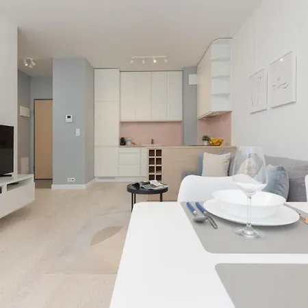 Sarmacka With Balcony Wilanow By Renters Apartamento *