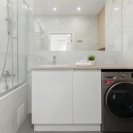 Sarmacka With Balcony Wilanow By Renters 아파트 바르샤바