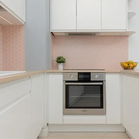 Apartment Sarmacka With Balcony Wilanow By Renters