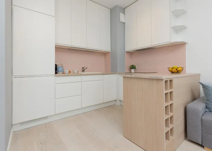 Sarmacka With Balcony Wilanow By Renters وارسو