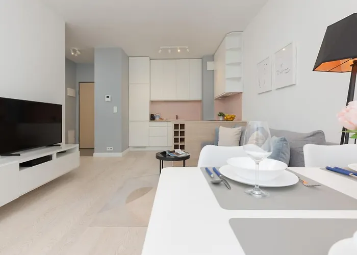 Sarmacka With Balcony Wilanow By Renters شقة *