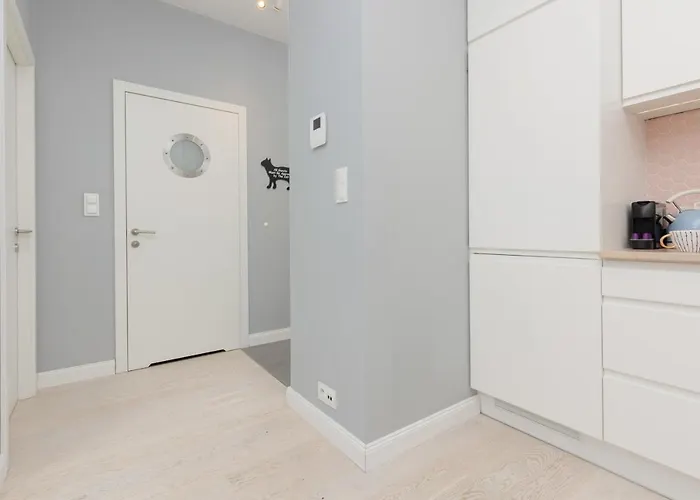 Sarmacka With Balcony Wilanow By Renters *