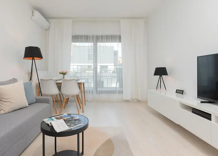 Sarmacka With Balcony Wilanow By Renters شقة *