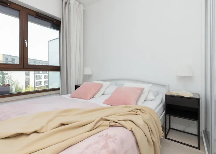 Sarmacka With Balcony Wilanow By Renters وارسو