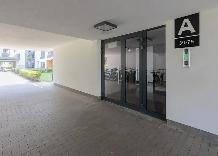 Sarmacka With Balcony Wilanow By Renters شقة وارسو