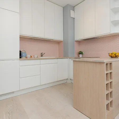 Sarmacka With Balcony Wilanow By Renters Warszawa