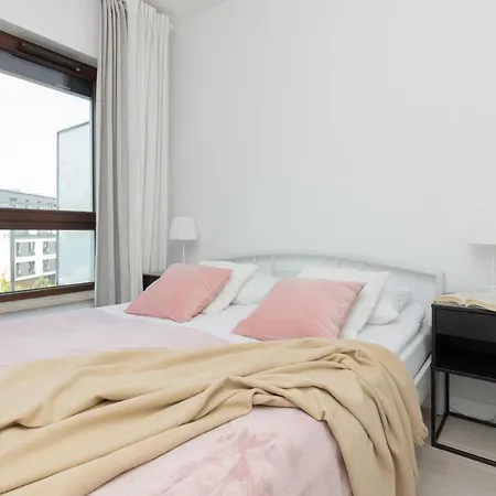 Sarmacka With Balcony Wilanow By Renters Warszawa