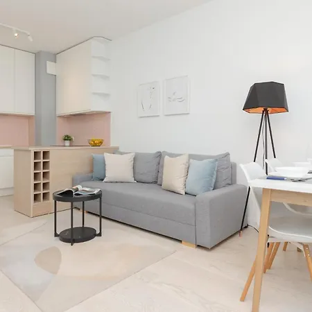 Sarmacka With Balcony Wilanow By Renters